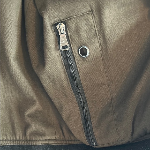 🔥🔥🔥Guess Black Windbreaker Sporty  Jacket with excellent condition - Picture 6 of 8